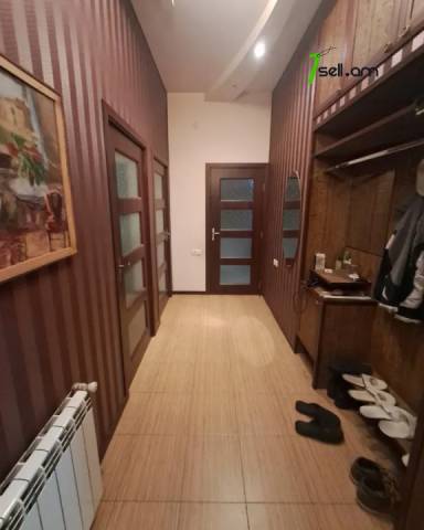 3 սենյականոց բնակարան Տերյան փողոցում, 110 քմ, նախավերջին հարկ, կապիտալ վերանորոգված, քարե շենք