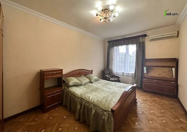 3 սենյականոց բնակարան Մոսկովյան փողոցում, 93 ք.մ., 2 սանհանգույց, նախավերջին հարկ