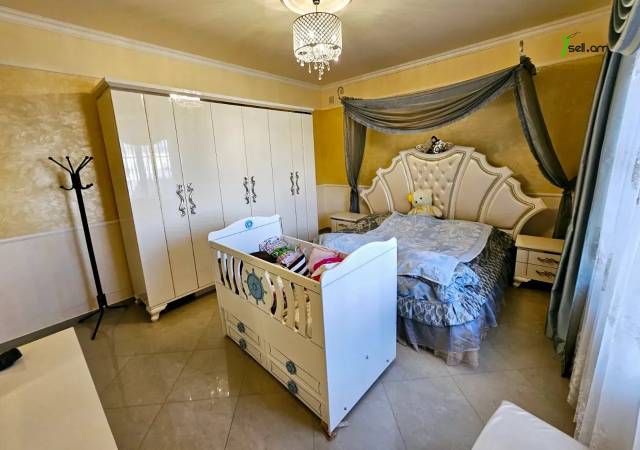 Երկու հարկանի քարե տուն Բագրևանդի 23-րդ փողոցում Նոր Նորքում, 1280 ք.մ., 3+ սանհանգույց