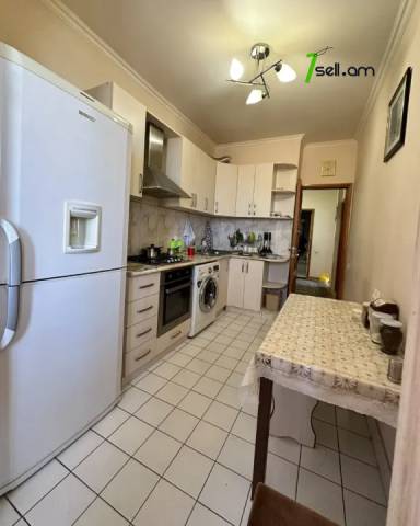 3 սենյականոց բնակարան Ռոստովյան փողոցում, 75 քմ, նախավերջին հարկ, եվրովերանորոգված