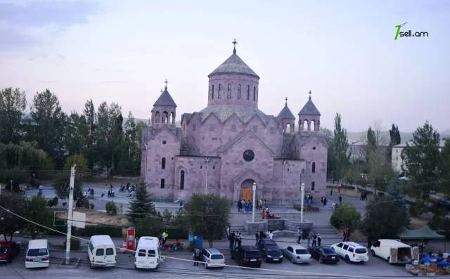 Բազմաֆունկցիոնալ գույք Անի թաղամասի 7-րդ փողոցում Գյումրիում, 658 քմ