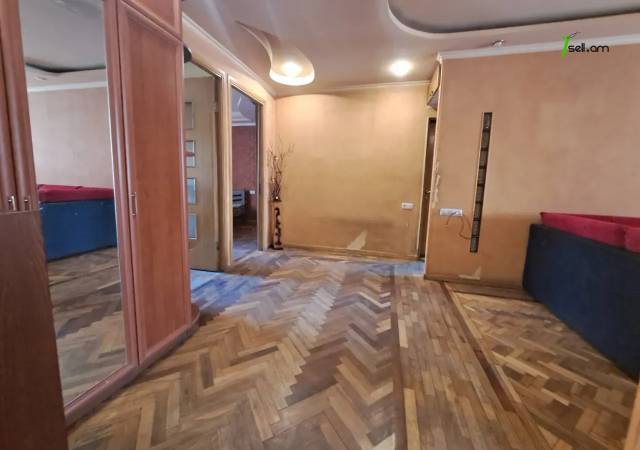 3 սենյականոց բնակարան Ամիրյան փողոցում, 94 ք.մ., նախավերջին հարկ, կոսմետիկ վերանորոգում