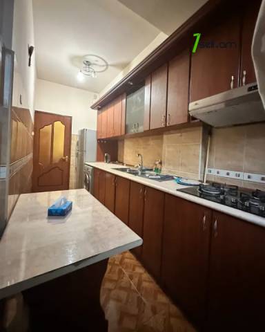 3 սենյականոց բնակարան Դերենիկ Դեմիրճյանի փողոցում, 70 քմ, 3/10 հարկ, կապիտալ վերանորոգված