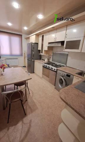 3 սենյականոց բնակարան Պարոնյան փողոցում, 100 քմ, 5/9 հարկ, եվրովերանորոգված