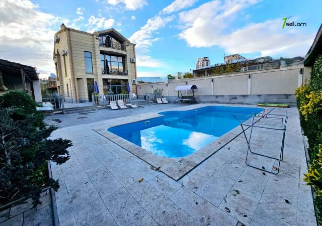 Երեք հարկանի քարե տուն Նար-Դոսի փողոցում կենտրոնում, 1510 ք.մ., 3+ սանհանգույց, կապիտալ վերանորոգված