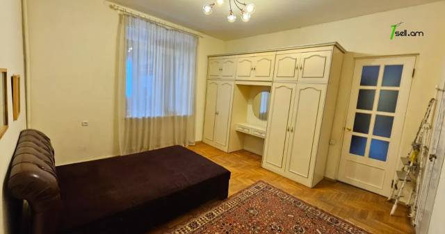 3 սենյականոց բնակարան Տպագրիչների փողոցում, 90 քմ, 2/5 հարկ, կոսմետիկ վերանորոգում, քարե շենք