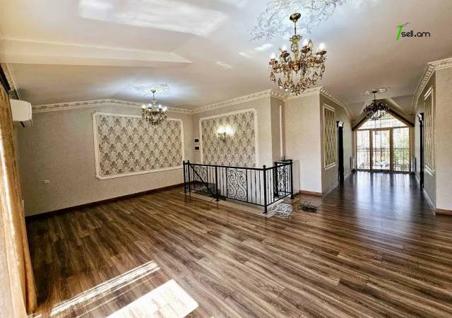 Երկու հարկանի քարե տուն Քաջազնունի փողոցում կենտրոնում, 750 քմ, 3+ սանհանգույց, կապիտալ վերանորոգված