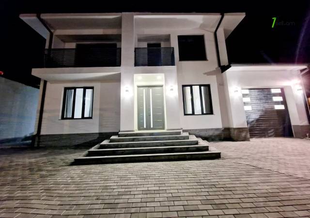 Երկու հարկանի քարե տուն Գոգոլի փողոցում Քանաքեռ Զեյթունում, 650 ք.մ., 3+ սանհանգույց