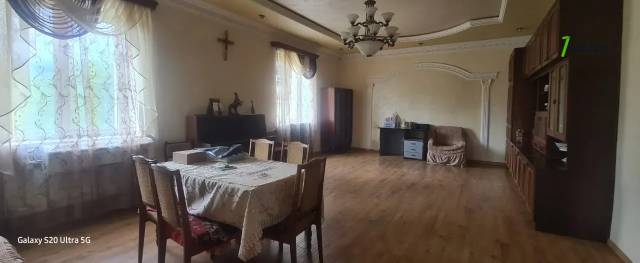 Երկու հարկանի տուն Կնունյանց փողոցում Եղվարդում, 300 քմ, 3+ սանհանգույց, կապիտալ վերանորոգված