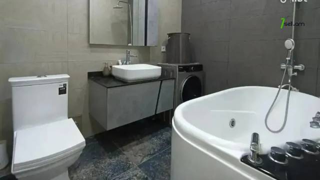 3 սենյականոց բնակարան նորակառույց շենքում Գրիբոյեդովի փողոցում, 70 քմ, 3/17 հարկ, բարձր առաստաղներ