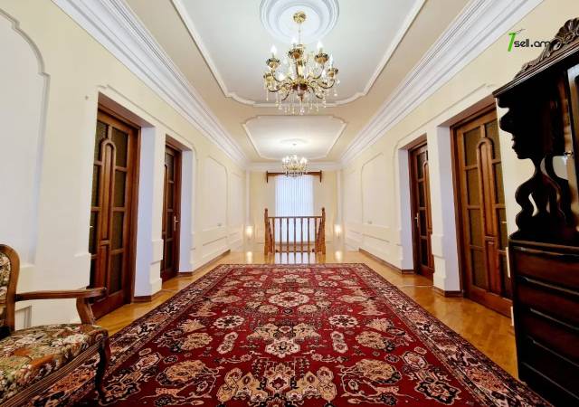 Չորս հարկանի քարե տուն Արաբկիր փողոցում Քասախում, 1000 ք.մ., 3+ սանհանգույց, եվրովերանորոգված