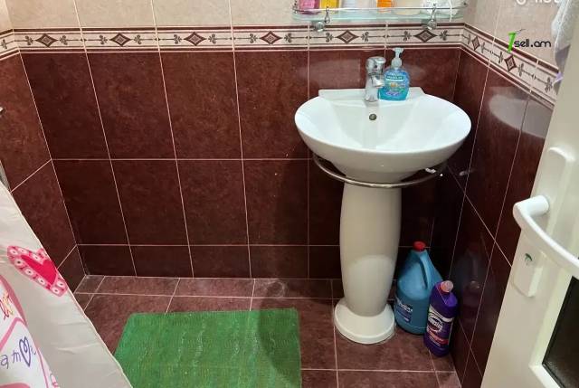 3 սենյականոց բնակարան Նելսոն Ստեփանյան փողոցում, 78 քմ, 5/9 հարկ, կապիտալ վերանորոգված