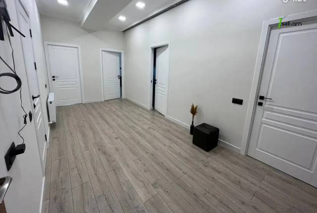 3 սենյականոց բնակարան նորակառույց շենքում Դավիթ Անհաղթի փողոցում, 107 ք.մ., 12/15 հարկ