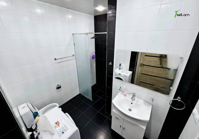 3 սենյականոց բնակարան նորակառույց շենքում, Ծիծեռնակաբերդի խճուղի, 85 ք.մ., բարձր առաստաղներ