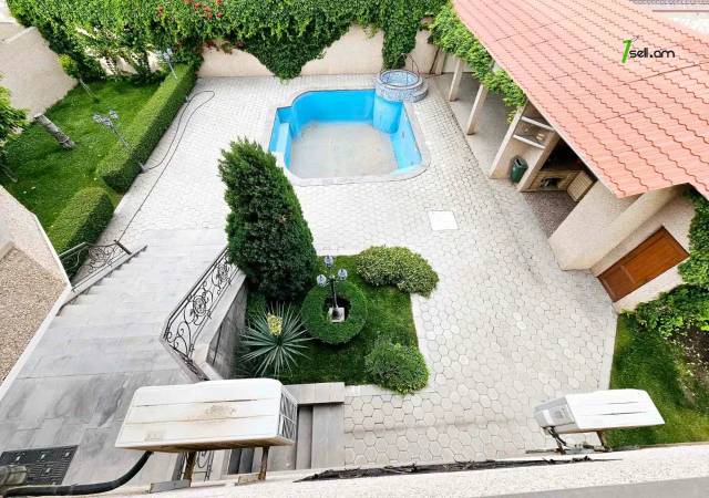 Երեք հարկանի քարե տուն, Գ-1 թաղամաս Աջափնյակում, 1391 ք.մ., 3+ սանհանգույց, կապիտալ վերանորոգված