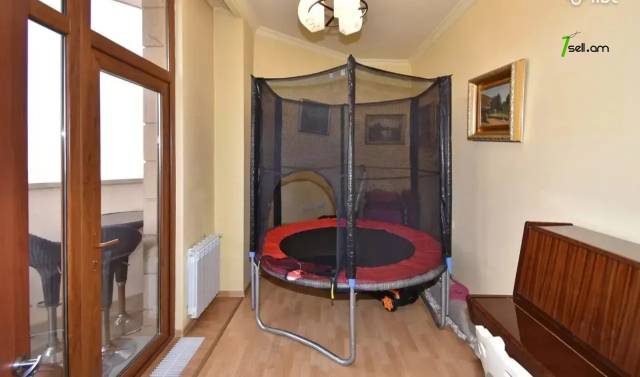 5 սենյականոց բնակարան նորակառույց շենքում Մարշալ Բաղրամյան պողոտայում, 165 քմ, 11/17 հարկ