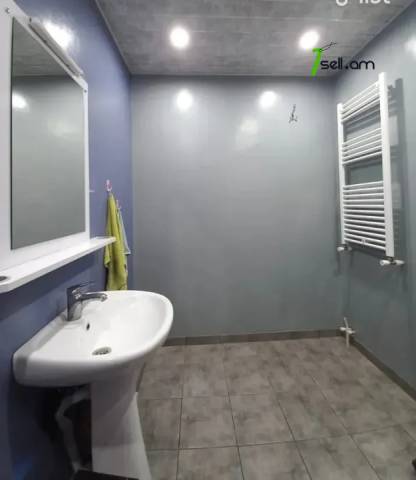 2 սենյականոց բնակարան Մամիկոնյանց փողոցում, 85 քմ, 2/4 հարկ, եվրովերանորոգված, քարե շենք