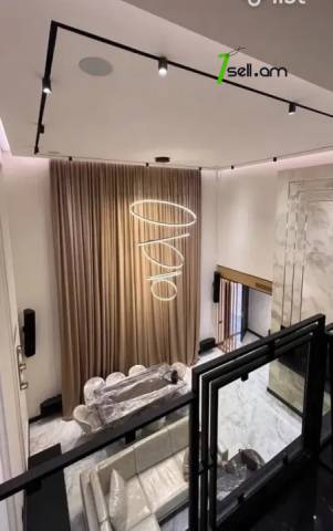 Երկու հարկանի թաունհաուզ Վերին Անտառային փողոցում կենտրոնում, 250 ք.մ., 3+ սանհանգույց