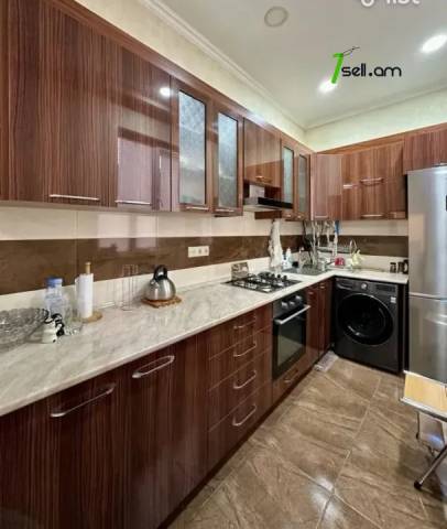 4 սենյականոց բնակարան Կոմիտասի պողոտայում, 88 քմ, նախավերջին հարկ, բարձր առաստաղներ