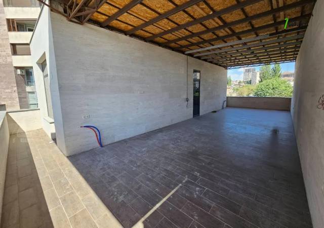 Չորս հարկանի տուն, Հյուսիսային ճառագայթ Արաբկիրում, 660 ք.մ., 3+ սանհանգույց, կապիտալ վերանորոգված