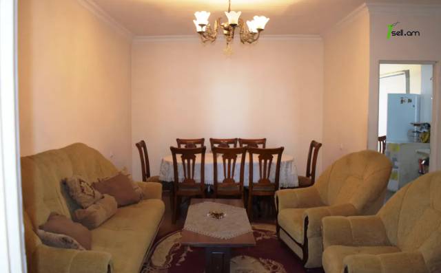 3 սենյականոց բնակարան Միխայիլ Սալտիկով-Շեդրինի փողոցում, 73 ք.մ., եվրովերանորոգված, քարե շենք