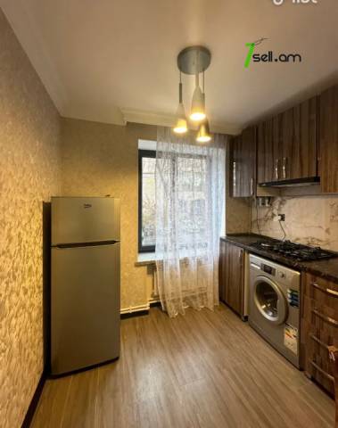 3 սենյականոց բնակարան Մամիկոնյանց փողոցում, 65 ք.մ., 2/5 հարկ, եվրովերանորոգված, քարե շենք