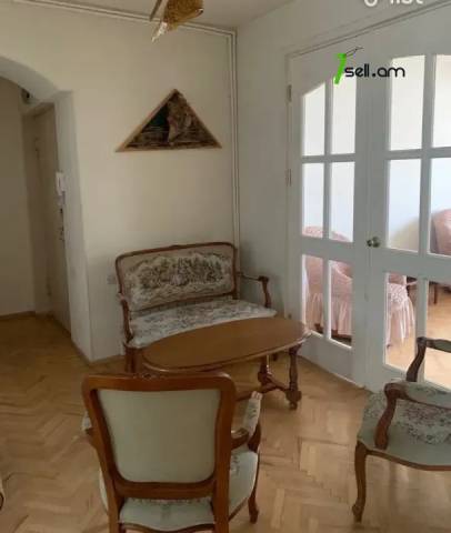 3 սենյականոց բնակարան Գյուլբենկյան փողոցում, 78 ք.մ., 3/5 հարկ, եվրովերանորոգված, քարե շենք