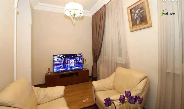 3 սենյականոց բնակարան Մոսկովյան փողոցում, 110 ք.մ., նախավերջին հարկ, բարձր առաստաղներ