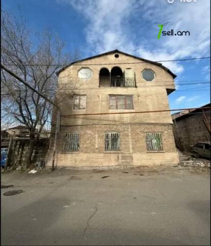 Երկու հարկանի քարե տուն Նոր Արեշի 28-րդ փողոցում Էրեբունիում, 240 ք.մ., 2 սանհանգույց