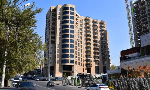 2 սենյականոց բնակարան նորակառույց շենքում Հակոբ Պարոնյանի փողոցում, 74 ք.մ., նախավերջին հարկ