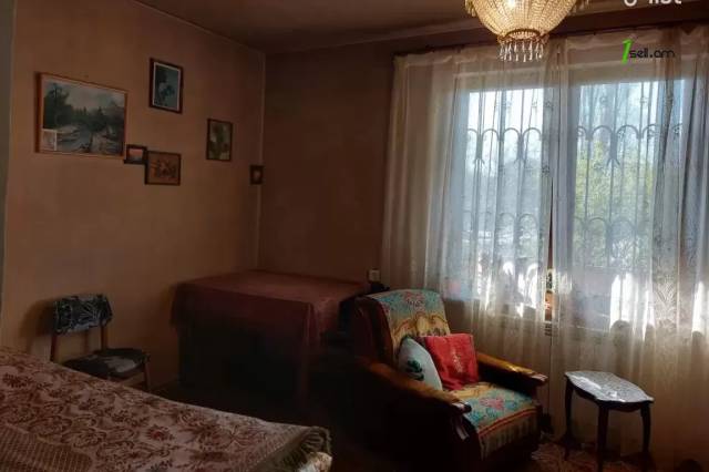 4 սենյականոց բնակարան Դրոյի փողոցում, 117 քմ, 2/5 հարկ, կոսմետիկ վերանորոգում, քարե շենք