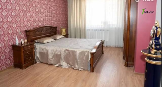 4 սենյականոց բնակարան Գրիբոյեդով փողոցում, 148 ք.մ., մի քանի պատշգամբ, 3/5 հարկ