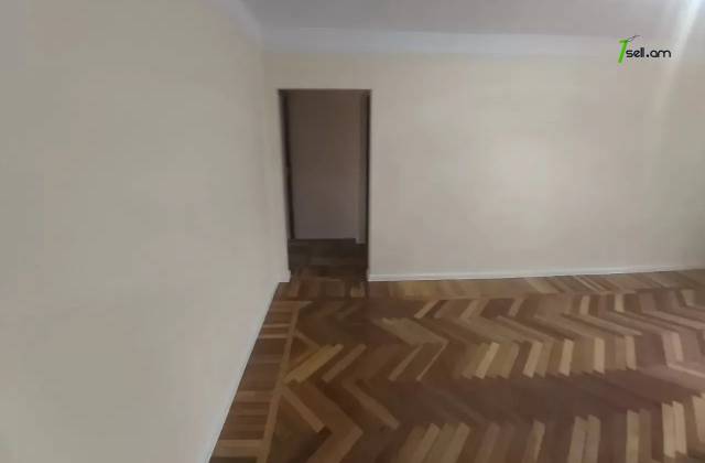 3 սենյականոց բնակարան Կոմիտասի պողոտայում, 78 ք.մ., 2/5 հարկ, կապիտալ վերանորոգված, քարե շենք