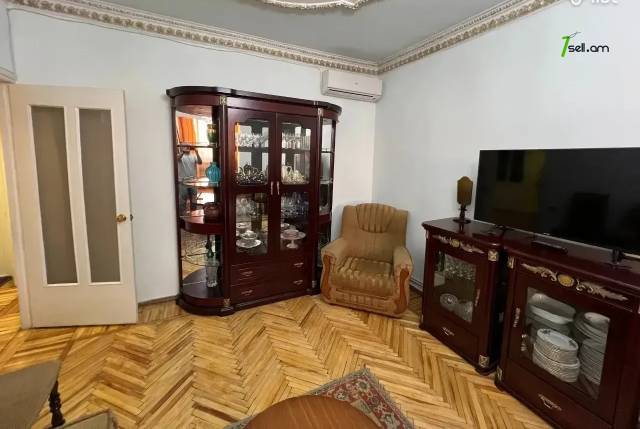 3 սենյականոց բնակարան Նելսոն Ստեփանյան փողոցում, 78 քմ, 5/9 հարկ, կապիտալ վերանորոգված