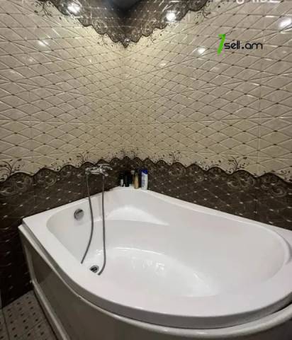 3 սենյականոց բնակարան Արշակունյաց պողոտայում, 62 քմ, 3/5 հարկ, կապիտալ վերանորոգված, քարե շենք