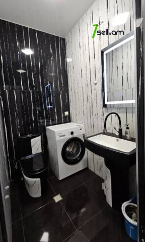 3 սենյականոց բնակարան նորակառույց շենքում Վարդանանց փողոցում, 100 քմ, նախավերջին հարկ, 2 սանհանգույց