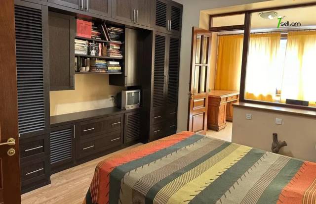 3 սենյականոց բնակարան Պուշկինի փողոցում, 106 ք.մ., 2 սանհանգույց, բարձր առաստաղներ, մի քանի պատշգամբ