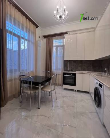 Երկու հարկանի քարե թաունհաուզ, Muracan St Էրեբունիում, 230 ք.մ., 3+ սանհանգույց