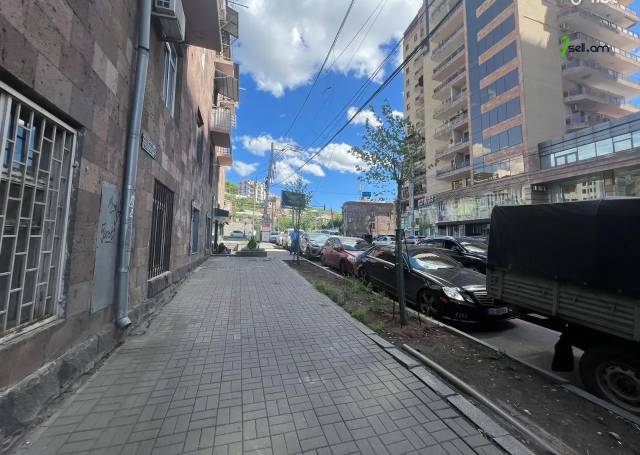 Բազմաֆունկցիոնալ գույք Սայաթ-Նովայի պողոտայում կենտրոնում, 70 քմ