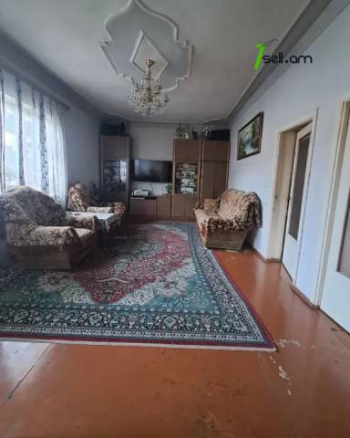 Երկու հարկանի քարե տուն Դավիթ Մալյան փողոցում Ավանում, 478 քմ, կոսմետիկ վերանորոգում