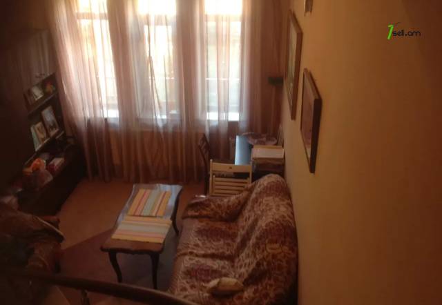 Երկու հարկանի քարե տուն Վարշավյան փողոցում Քանաքեռ Զեյթունում, 800 ք.մ., կապիտալ վերանորոգված