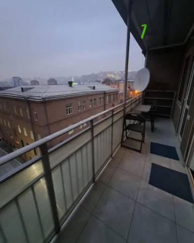 3 սենյականոց բնակարան Տերյան փողոցում, 110 քմ, նախավերջին հարկ, կապիտալ վերանորոգված, քարե շենք