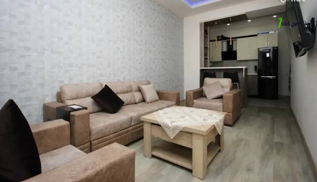 3 սենյականոց բնակարան նորակառույց շենքում Եկմալյան փողոցում, 80 ք.մ., 5/18 հարկ, բարձր առաստաղներ