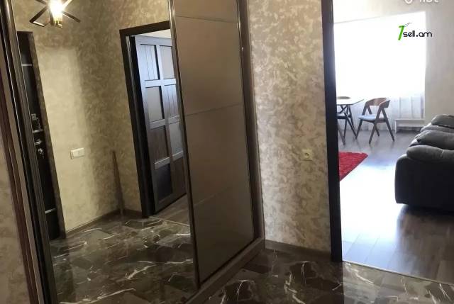 3 սենյականոց բնակարան, Նազարբեկյան թաղամաս, 100 ք.մ., նախավերջին հարկ, մի քանի պատշգամբ