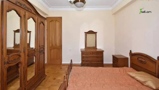 Ընդարձակ 4 սենյականոց բնակարան նորակառույց շենքում Ալեք Մանուկյանի փողոցում, 210 քմ, 2/10 հարկ