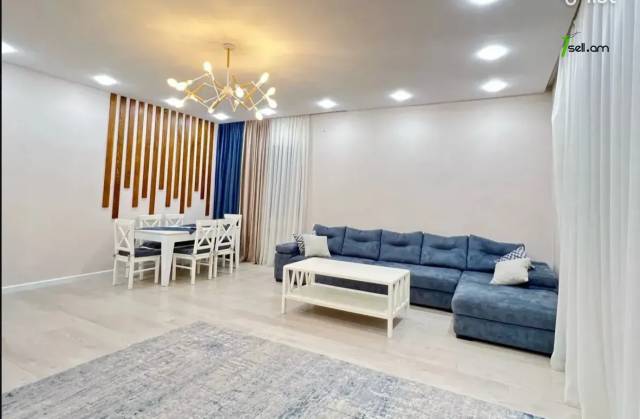 Երկու հարկանի տուն Դավիթ Բեկի փողոցում Էրեբունիում, 400 ք.մ., 2 սանհանգույց