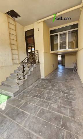 Մեկ հարկանի քարե տուն 20-րդ փողոցում Այնթապում, 900 քմ, կապիտալ վերանորոգված