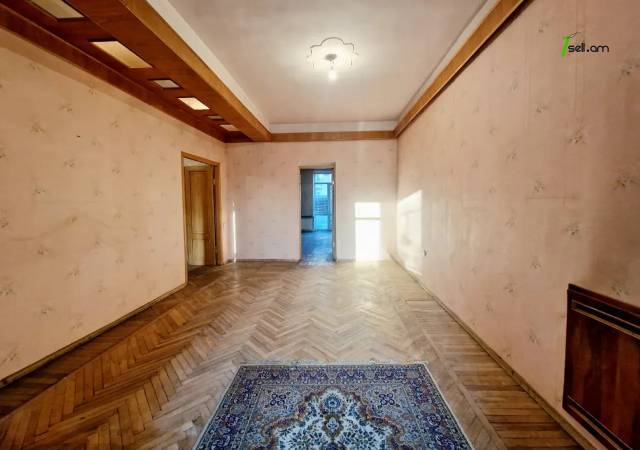 3 սենյականոց բնակարան Մեսրոպ Մաշտոցի պողոտայում, 110 ք.մ., բարձր առաստաղներ, նախավերջին հարկ