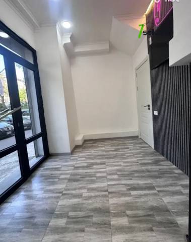 Բազմաֆունկցիոնալ գույք, Kajaznuni St կենտրոնում, 25 քմ