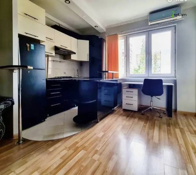 2 սենյականոց բնակարան Սունդուկյան փողոցում, 46 քմ, կապիտալ վերանորոգված, քարե շենք